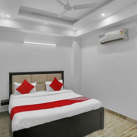 Oyo 82100 Golden Residency נוידה מראה חיצוני תמונה