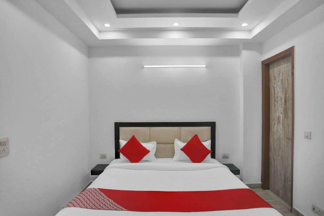 Oyo 82100 Golden Residency נוידה מראה חיצוני תמונה