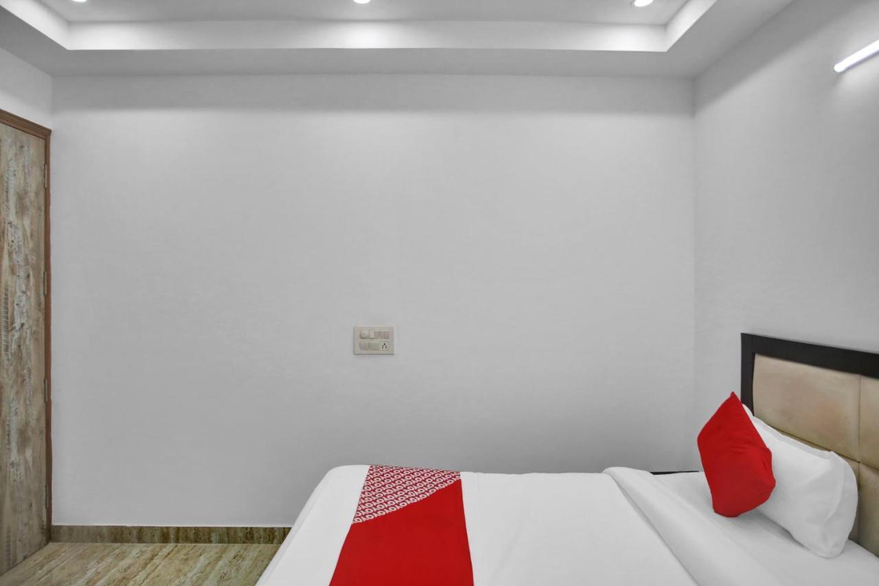 Oyo 82100 Golden Residency נוידה מראה חיצוני תמונה