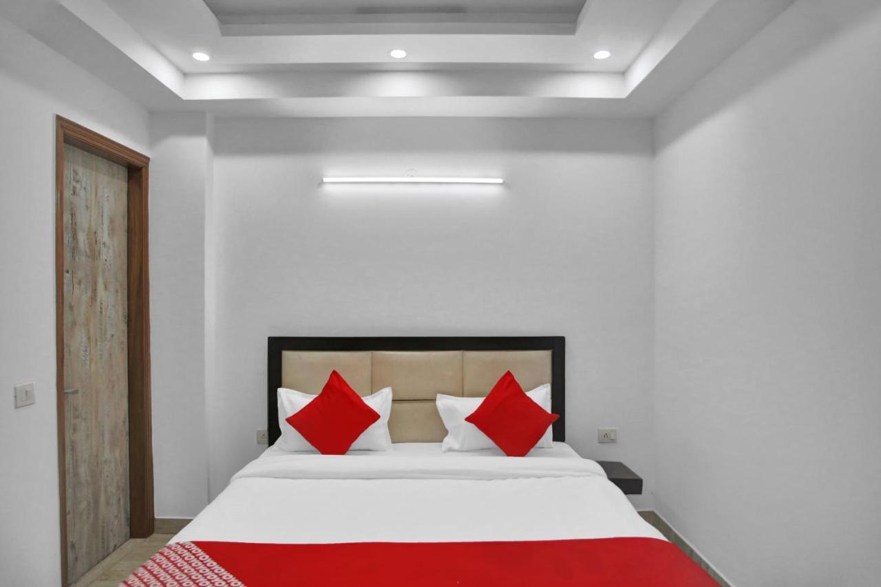 Oyo 82100 Golden Residency נוידה מראה חיצוני תמונה